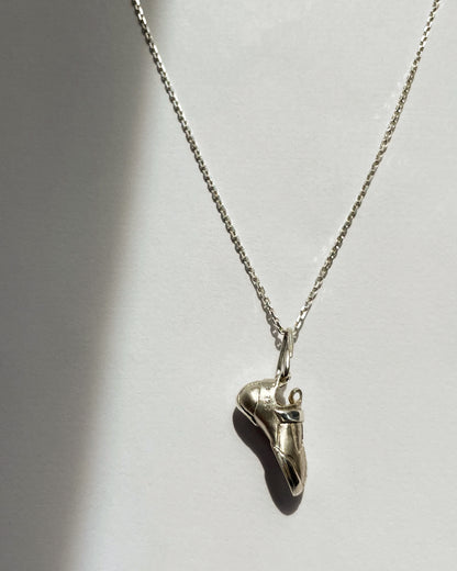 Climbing shoe with/without silver chain